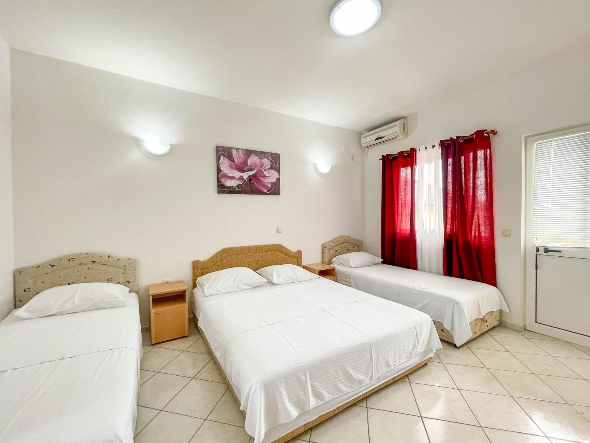 Apartments Rudaj Улцин Екстериор снимка