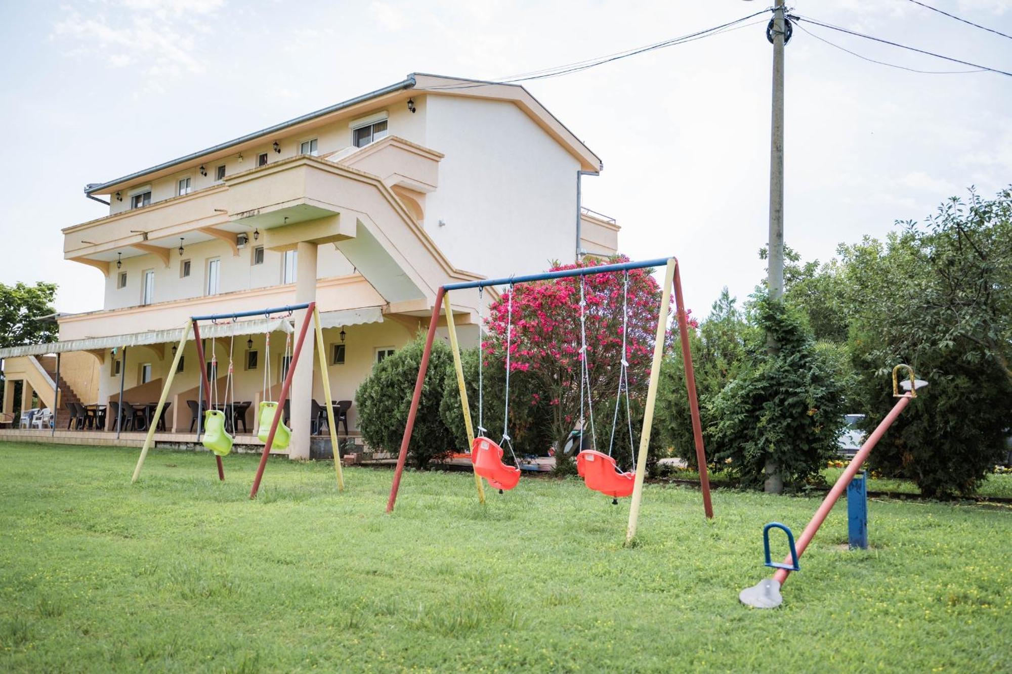 Apartments Rudaj Улцин Екстериор снимка