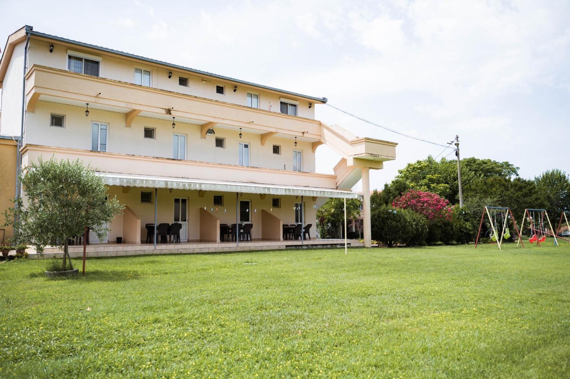 Apartments Rudaj Улцин Екстериор снимка