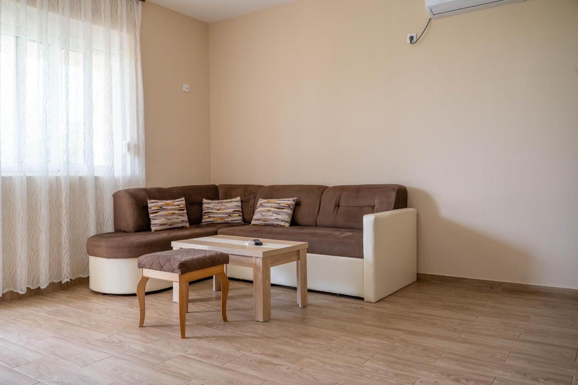 Apartments Rudaj Улцин Екстериор снимка