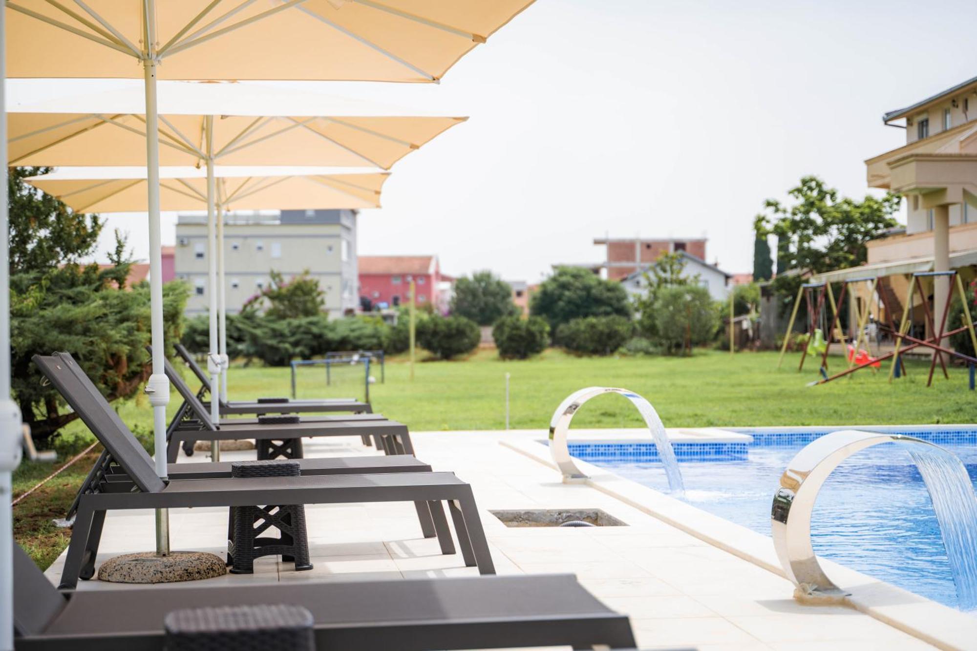 Apartments Rudaj Улцин Екстериор снимка